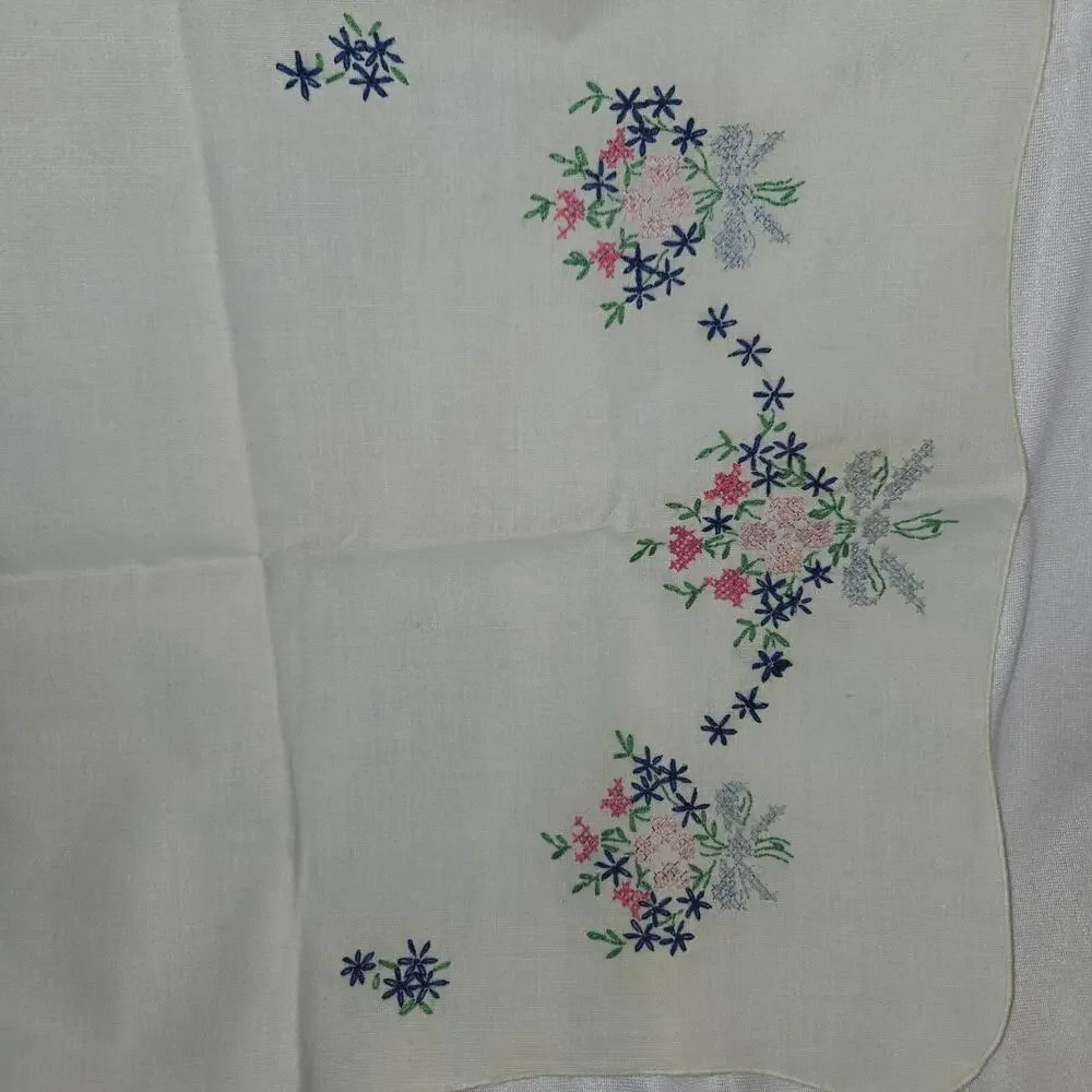 Vintage Embroidered Floral Design Table Runner 40
